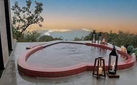 Vee Resort- The Suites Of Royals